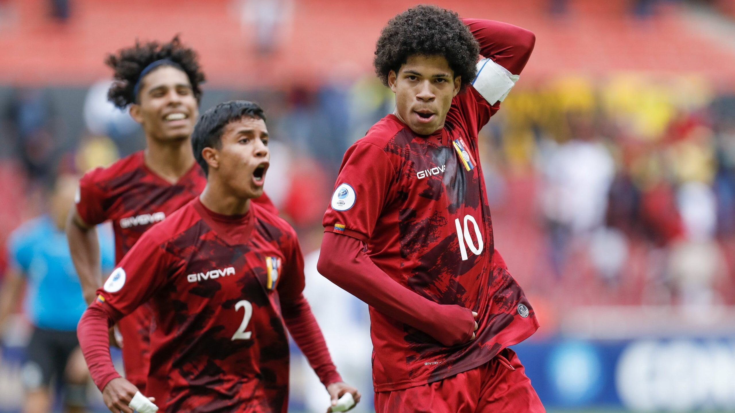 Selección de fútbol Vinotinto celebra gol
