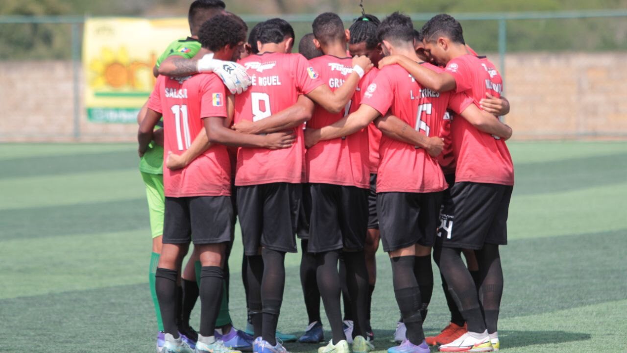 El equipo se reune antes del partido