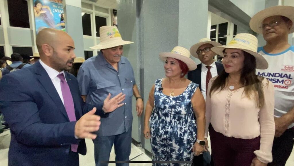 Durante la llegada de los invitados internacionales al aeropuerto internacional Santiago Mariño, fueron recibidos con música popular margariteña