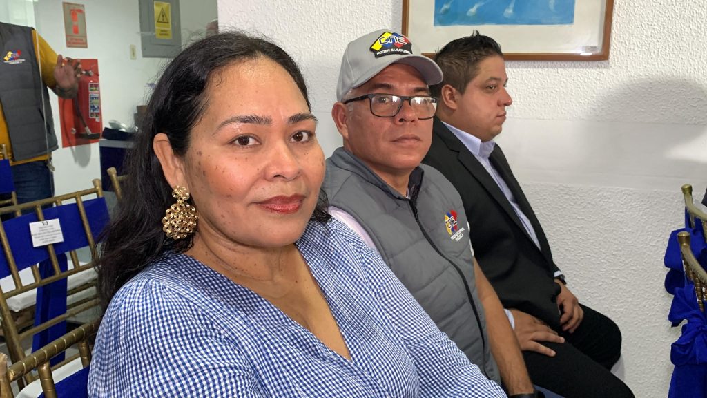 La Defensora delegada del pueblo, Geisha Camacaro; el Contralor del estado; Daniel Camargo; y el director Regional del Consejo Nacional Electoral, Joe Uzcátegui.
