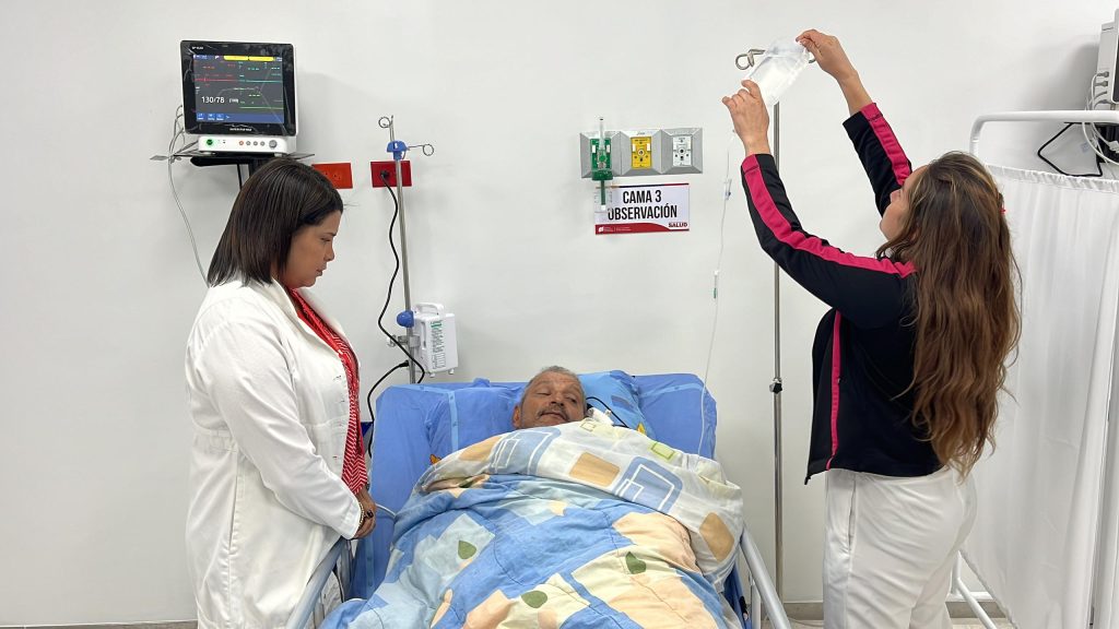 Personal médico está comprometido con la atención de calidad a los pacientes