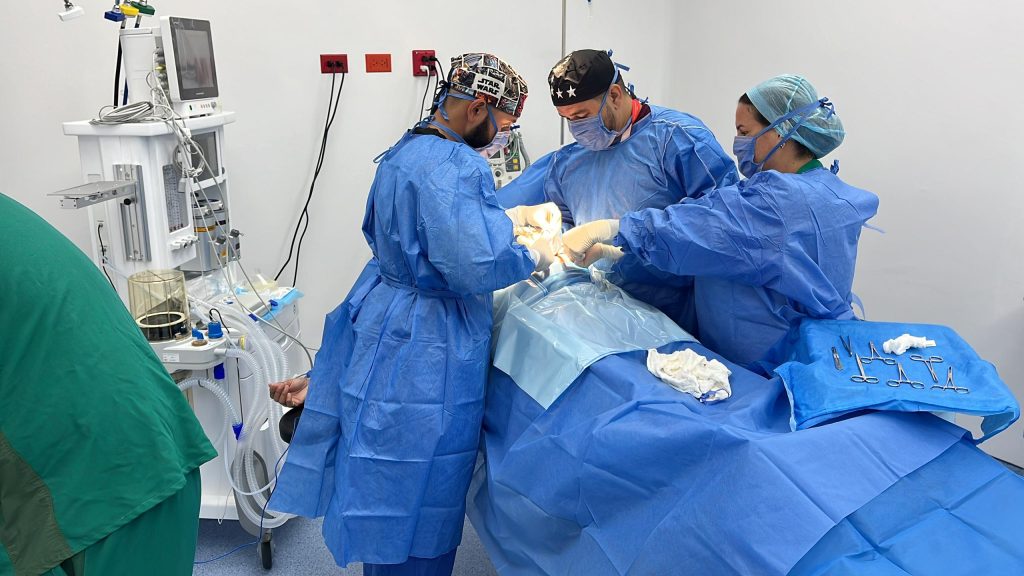 Personal médico está comprometido con la atención de calidad a los pacientes
