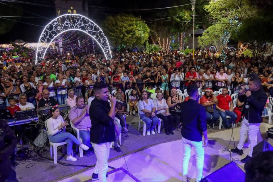 Más de 10 mil personas disfrutaron el encendido de luces navideñas en Paraguachí
